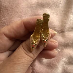 Gold High Heel brooch pin